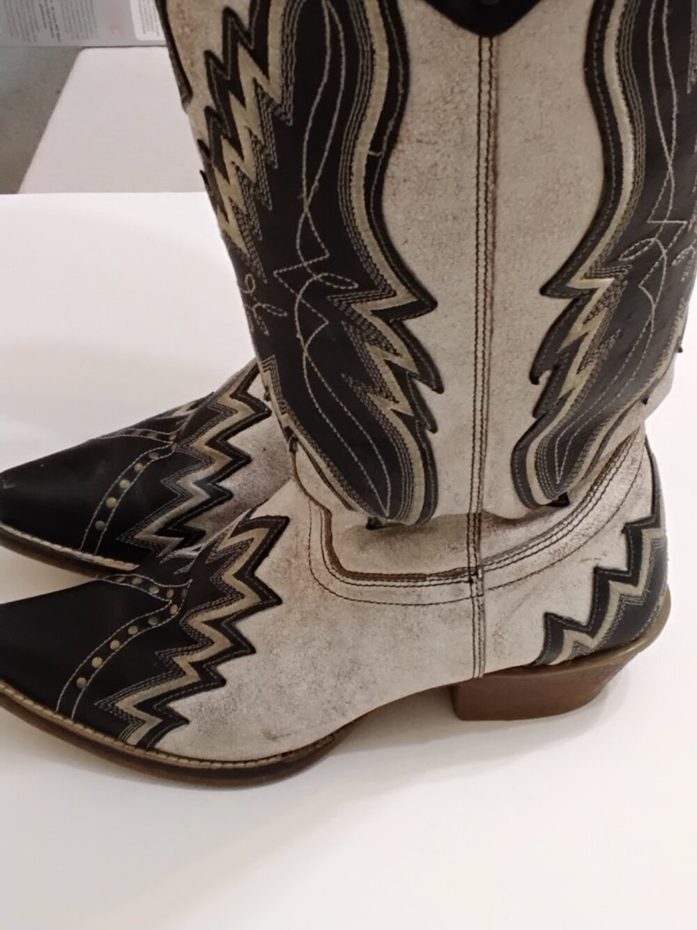 Laredo Women's Shawnee White & Black Western Boots Style 52460 - Size 6.5 M - Picture 2 of 8